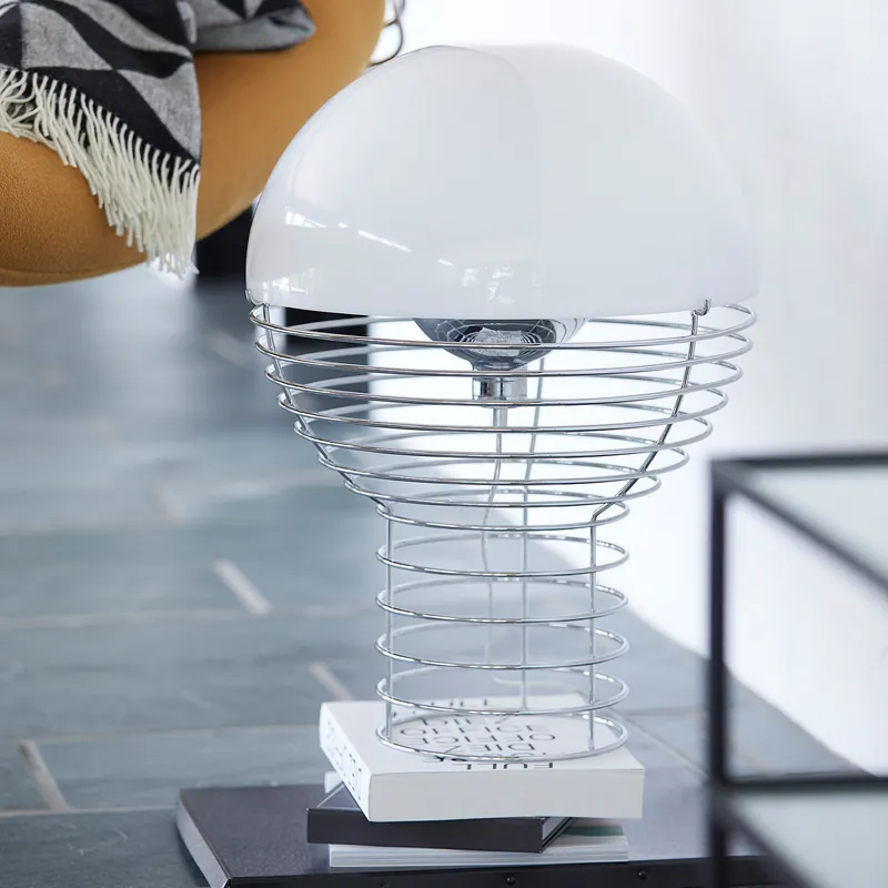 Verpan - Wire Bordslampa Vit Endast denna vecka
